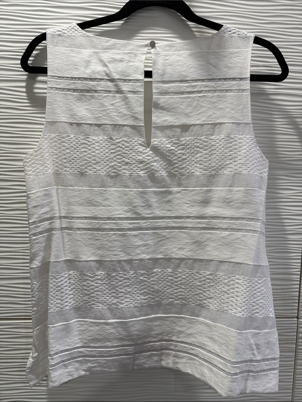 White House Black Market White Textured Sleeveless Top - Picture 3 of 3